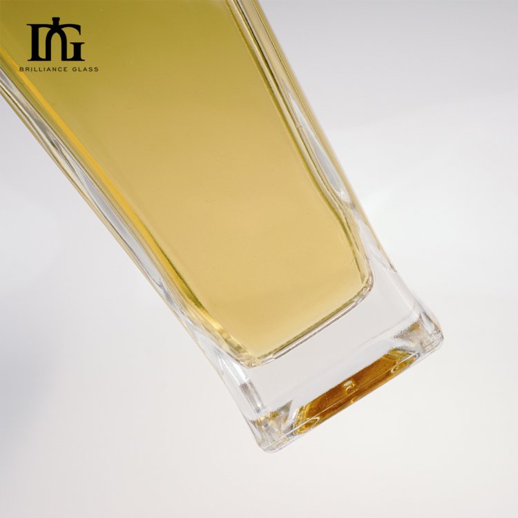 New product 375ml 500ml 700ml unique design vodka gin whiskey spirits glass bottle with cork
