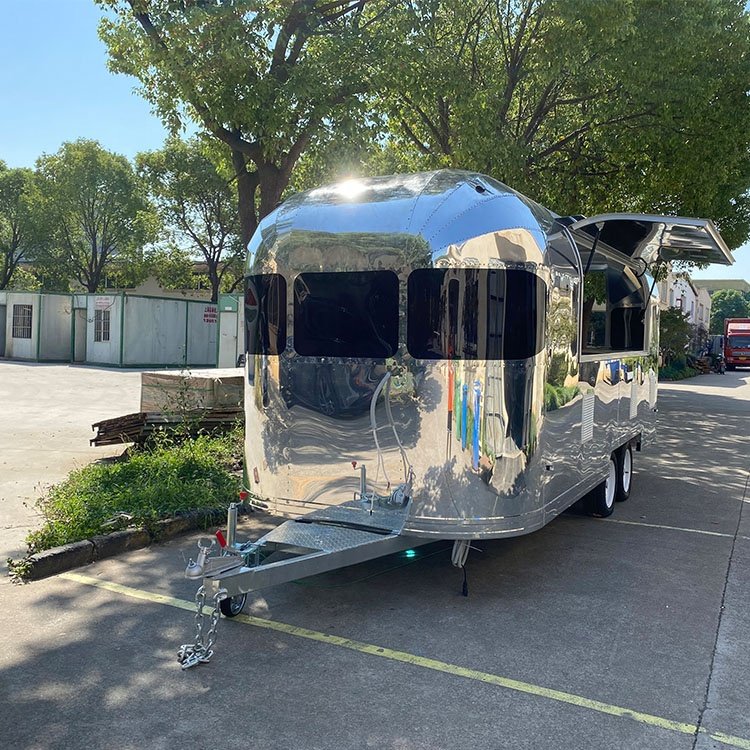 Outdoor Mobile Kitchen Airstream Look Trailer on the Road with High Safety Standard