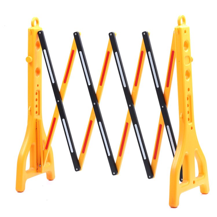 PE Barrier Plastic Barricade Water Filled Yellow Traffic Barricade Reflective Strips Mobile Expandable Safety Barricades