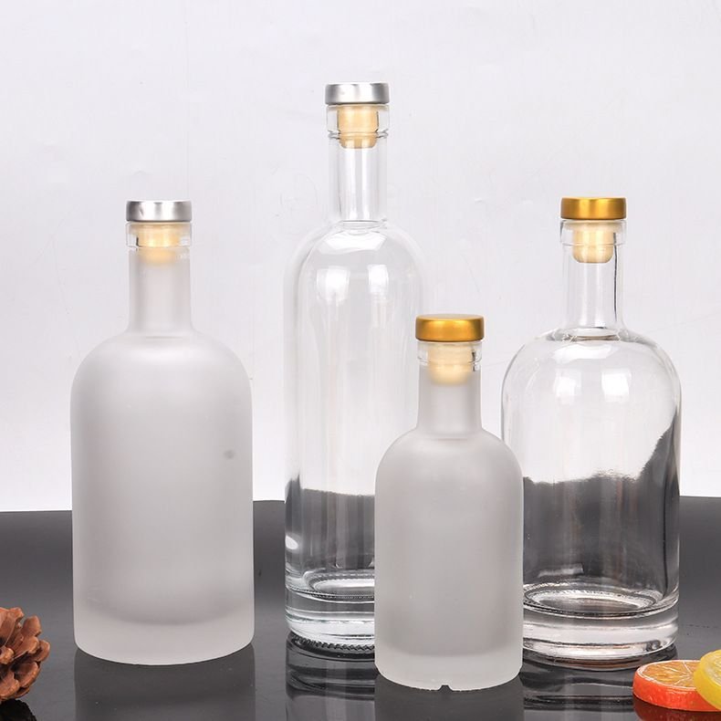 Customization vodka whiskey gine glass bottles for alcoholic beverages with lid