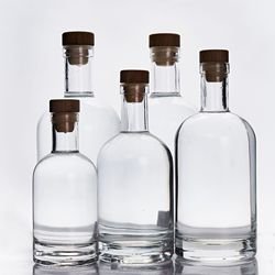Customization vodka whiskey gine glass bottles for alcoholic beverages with lid