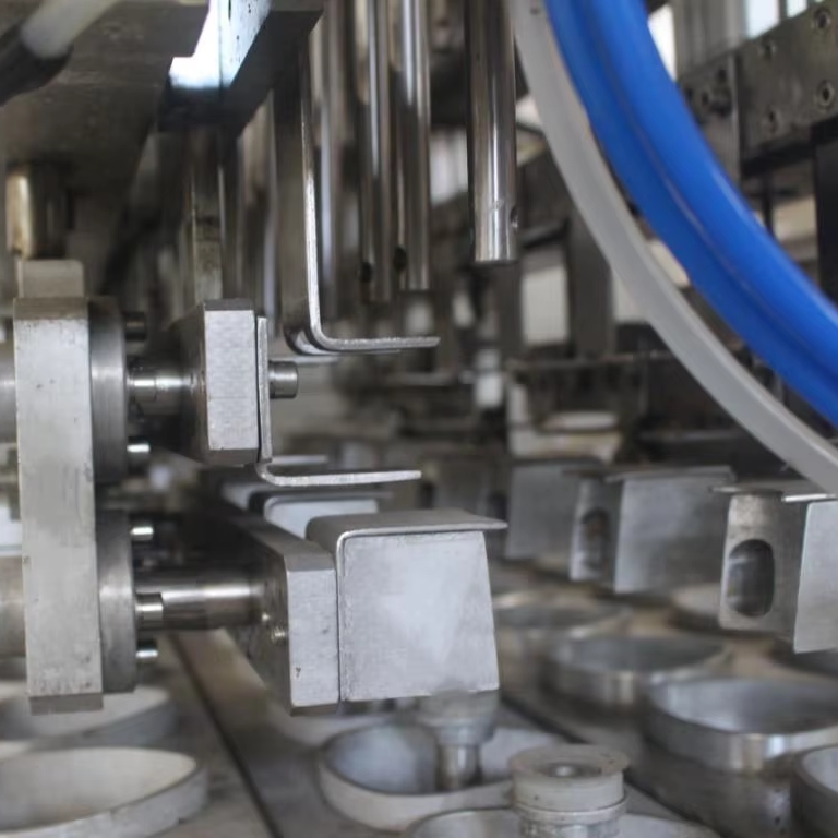 Automatic lotion milk Round bottle filling machine For Various Jar capping machine production Line