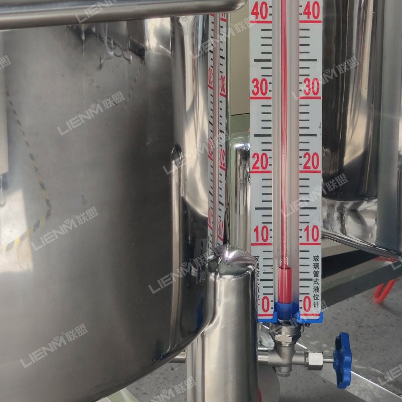 Hot Sale Moveable Perfume Mixing Tank with Liquidometer Agitator Mixer Food Liquid Soap Cosmetic Production Mixer Pneumatic