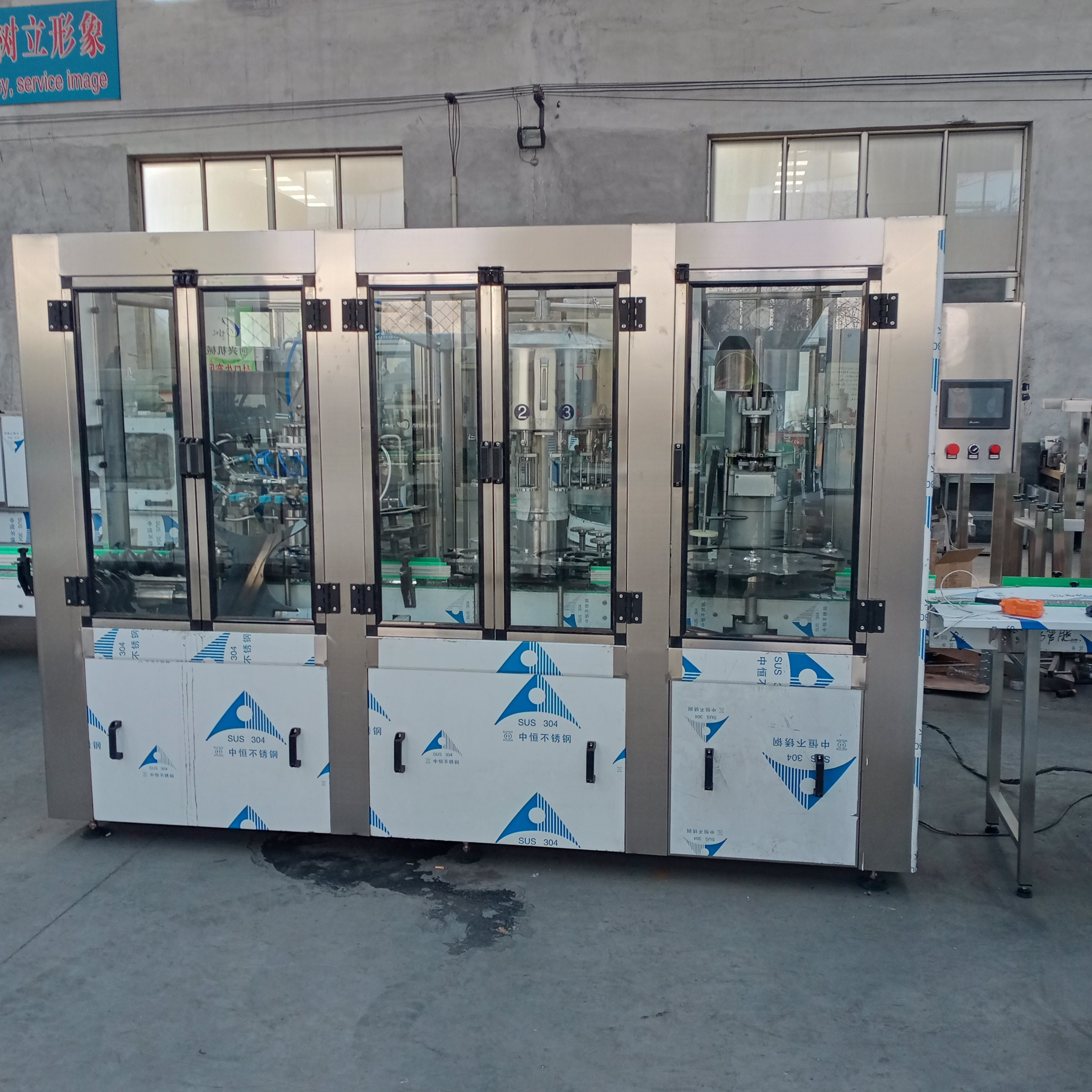Fully automatic three in one bottled mineral water juice filling and capping machine production line