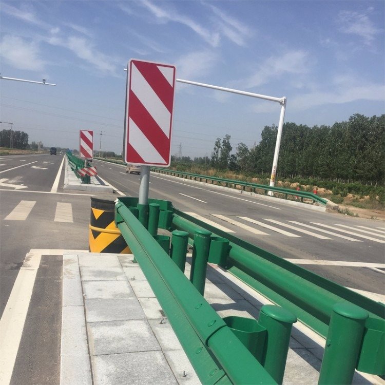 Traffic Safety Eva Buckets Rolling Anti Crash Guardrail Road Roller Barrier