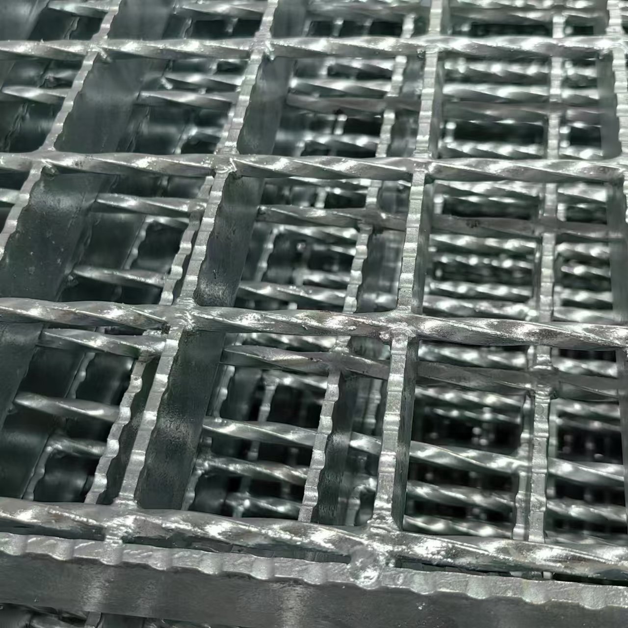 Q235 Standard Hot Galvanized U-Shaped Press Lock Coated Painted Finish Building Stainless Steel Aluminium Material Steel Grating
