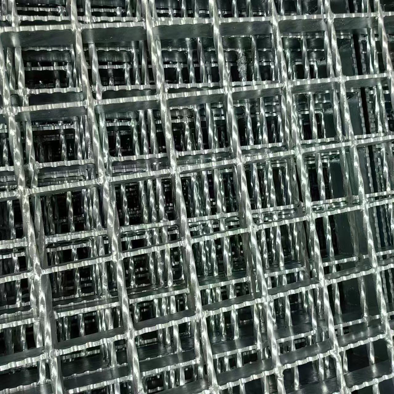 Q235 Standard Hot Galvanized U-Shaped Press Lock Coated Painted Finish Building Stainless Steel Aluminium Material Steel Grating