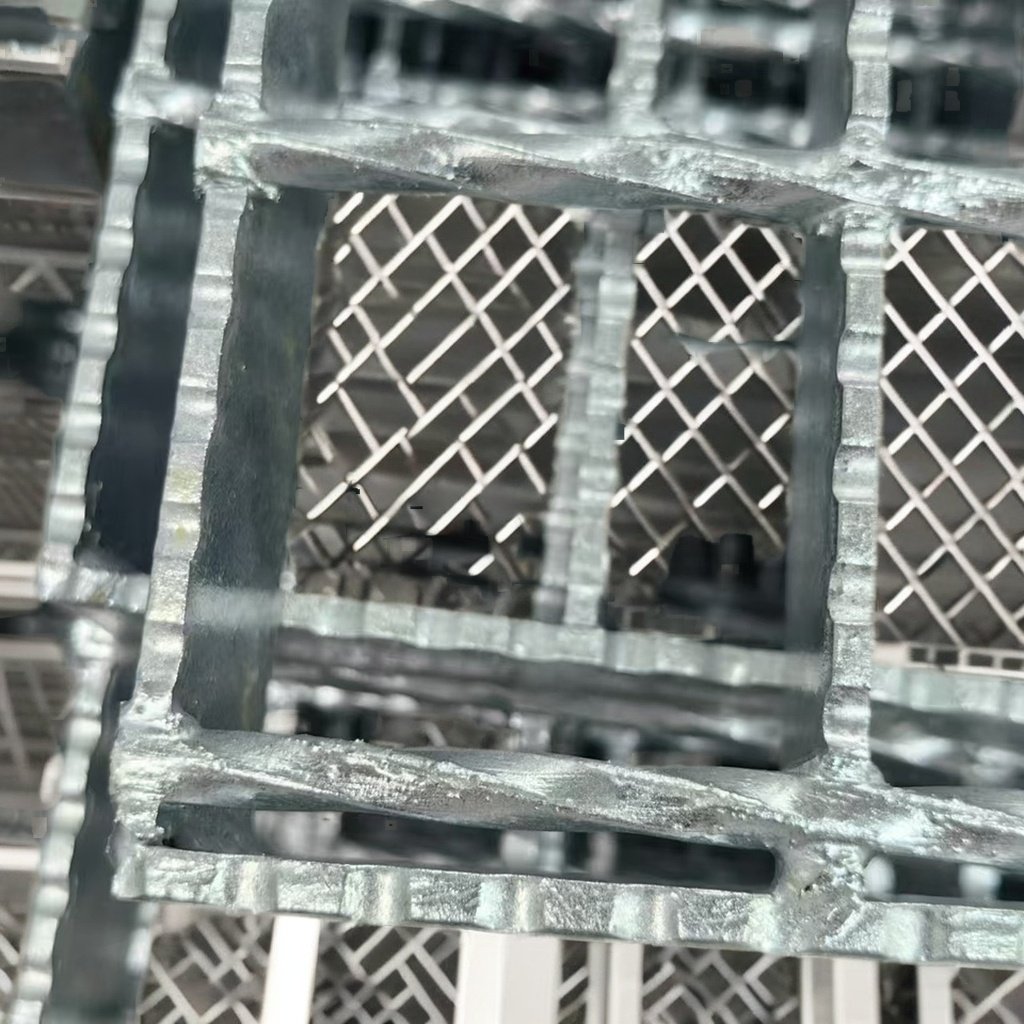 Q235 Standard Hot Galvanized U-Shaped Press Lock Coated Painted Finish Building Stainless Steel Aluminium Material Steel Grating