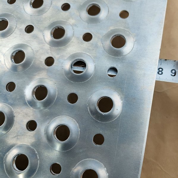 Aluminum stainless steel grip strut stair tread anti slip dimple plate for ladder rungs