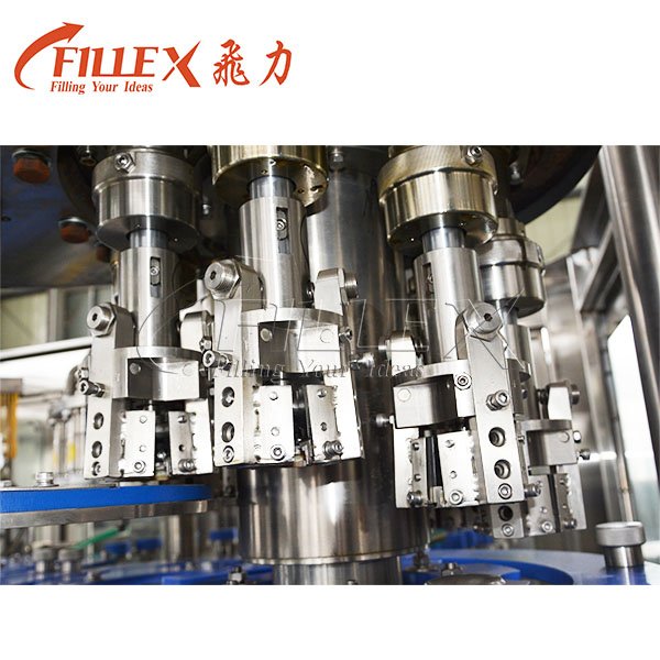 CSD Carbonated Soft Drinks Filling Bottling Filling Machine Line / Carbonated Water packing Machine