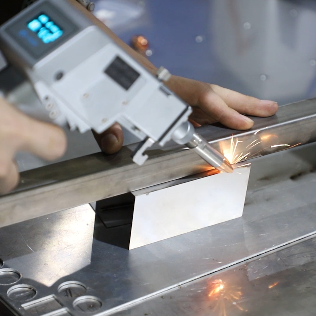 Fully automatic laser welding machine, portable laser welding equipment, 0.1mm-0.3mm thickness welding