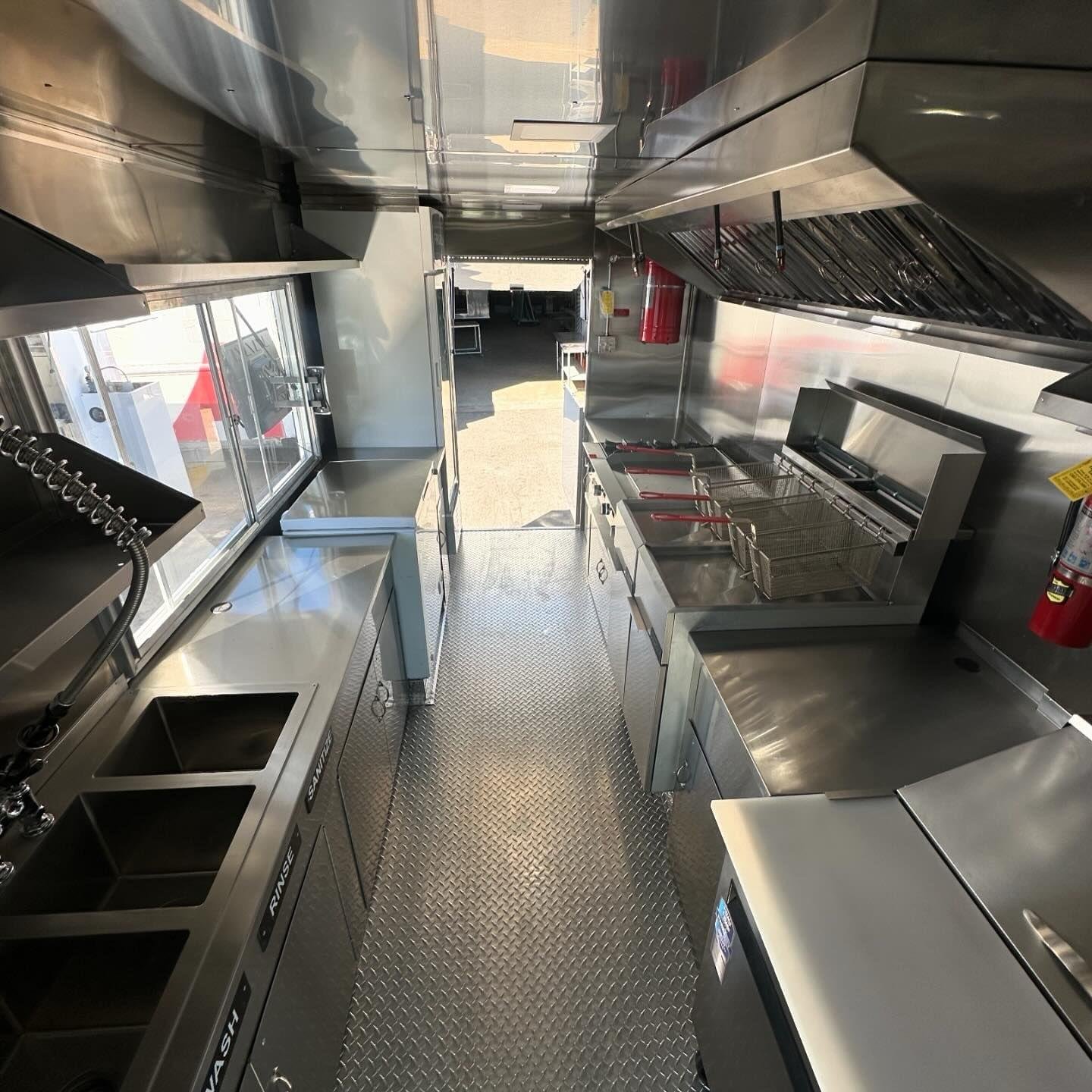 New Mobile Modern Fast Food Vending Trailer Truck / Wholesale Price Food Trucks Mobile Food Trailer Crepe Mobile Solar Van
