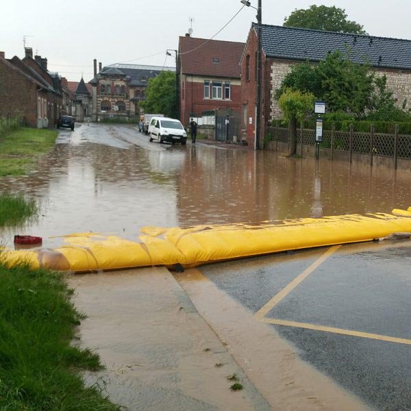 Removable anti-flood fence water gate quick temporary portable water dam flood barrier