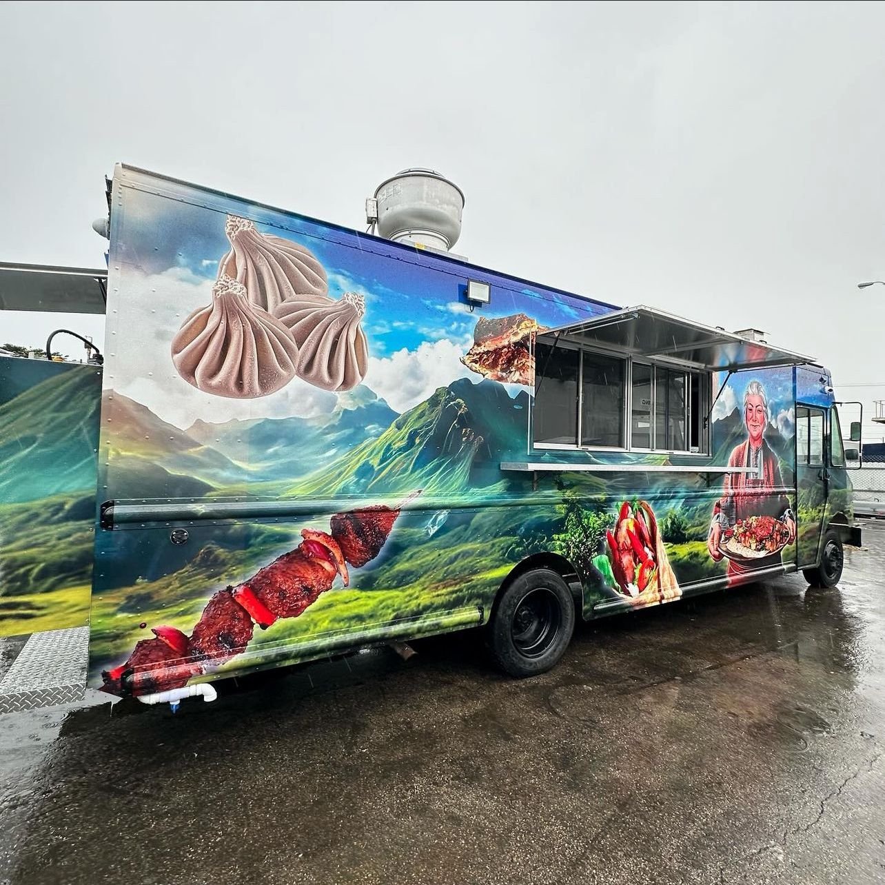 Affordable Mobile food truck trailer full kitchen Customized Mobile Catering Trailer Food Truck For sale
