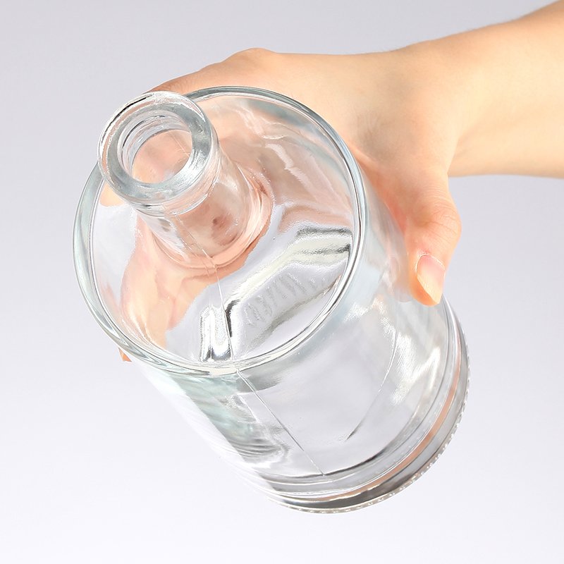 Factory price 750ml vodka bottle brandy Liquor gin glass bottle with stopper