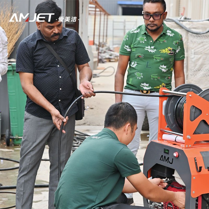 200bar 20lpm Pipe Cleaning Machine, Engineered for Curved Pipes, Offering Superior Sewer Maintenance and Unblocking Efficiency