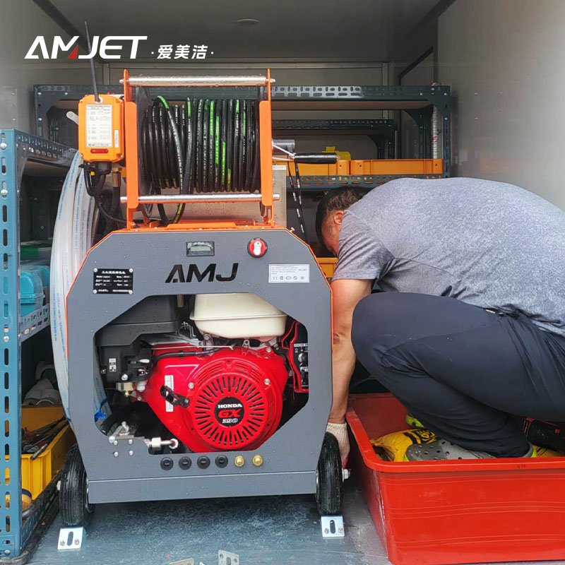 200bar 20lpm Pipe Cleaning Machine, Engineered for Curved Pipes, Offering Superior Sewer Maintenance and Unblocking Efficiency