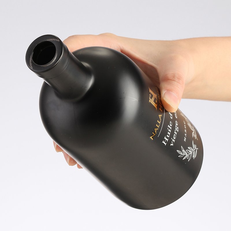 Clear matte black glass wine bottle 700 ml 750 ml gin whiskey vodka spirit bottle for rum with lid