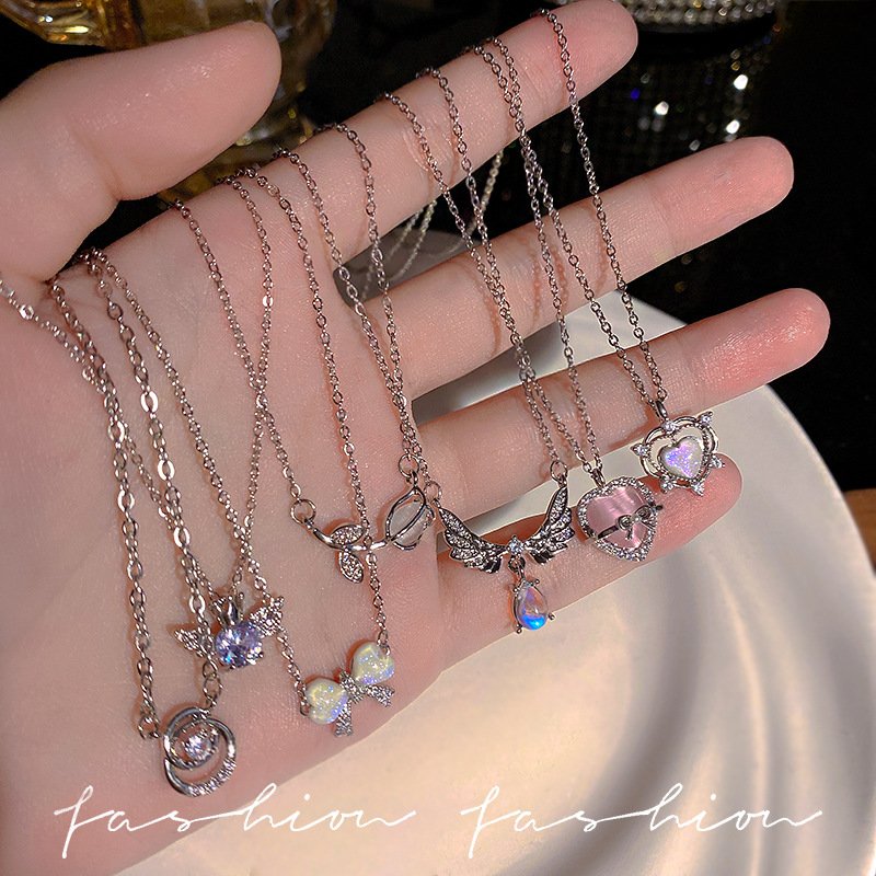 Lightweight and luxurious bow necklaces for women, sweet imitation pearl necklaces, jewelry accessories