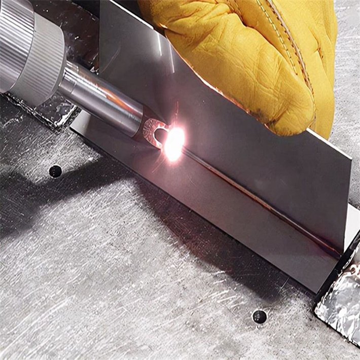 handheld portable fiber laser metal welding machine 1000w 1500w laser welding and rust removal for mold repair