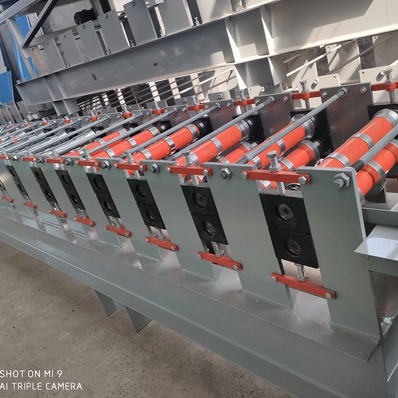 Roofing ridge cap roll forming machine rain water ridge cap making machine