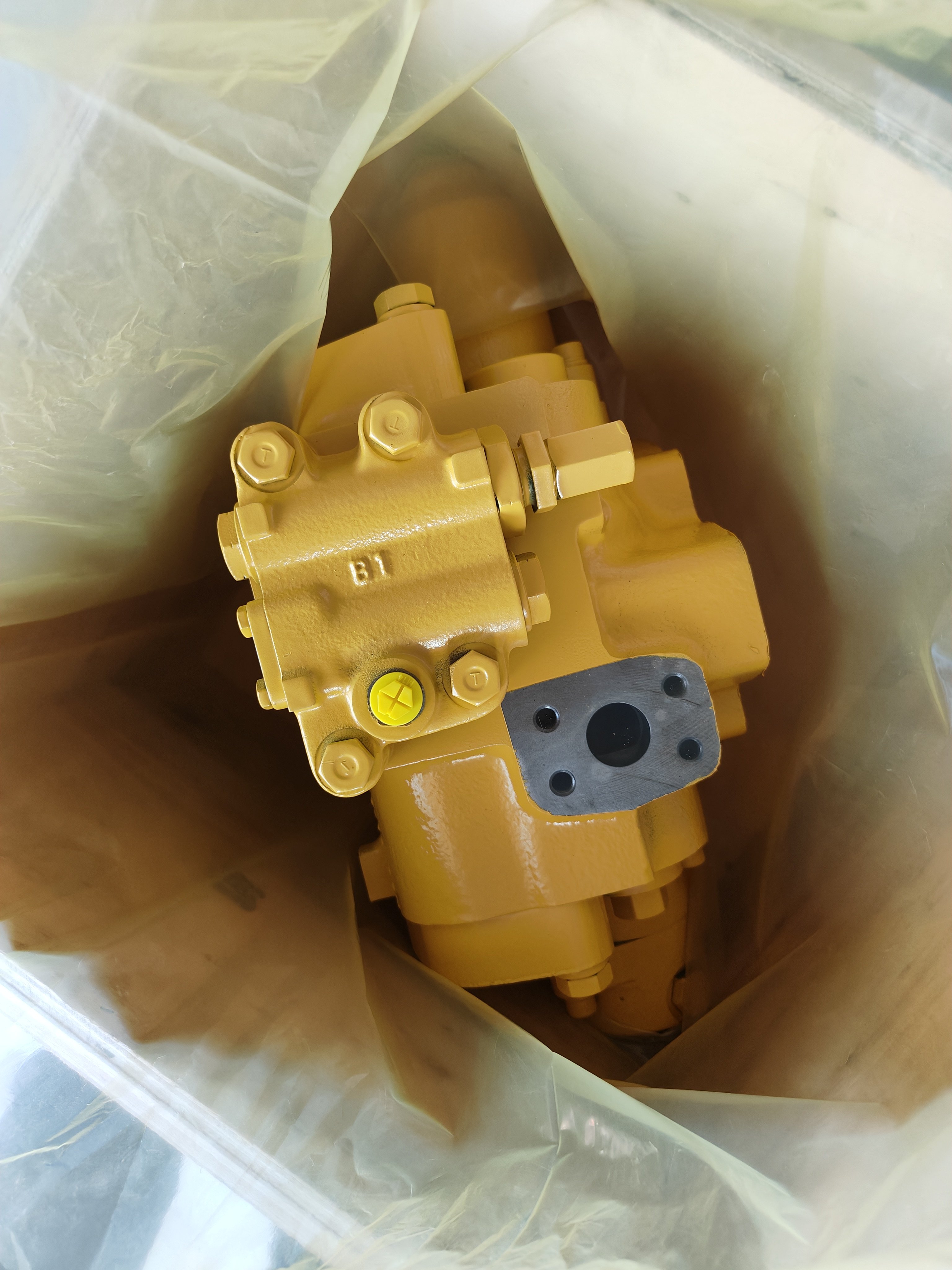 KOBELCO YN10V00014F2 SK235-6 HYDRAULIC PILOT GEAR PUMP YN10V00014F3 YN10V00014F1 KPM K3V112DTP