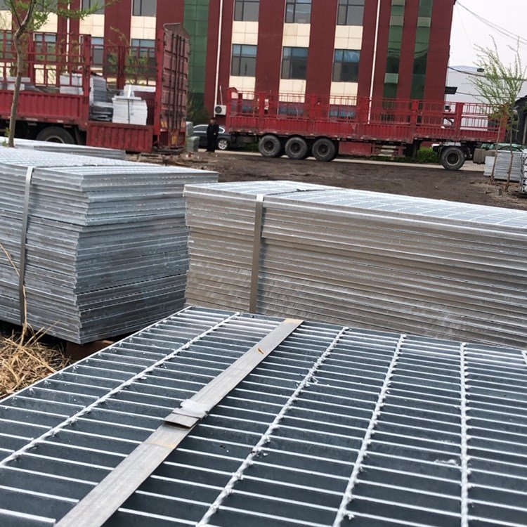 Galvanized Steel Grid Plate Outdoor Safety Steel Grating Step with Lattice Frame