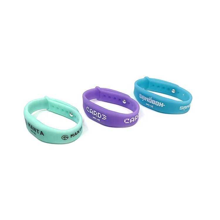 Adjustable RFID NFC Silicone Wristbands For Door Access Control Social Media Sharing Business Card Payment Security System