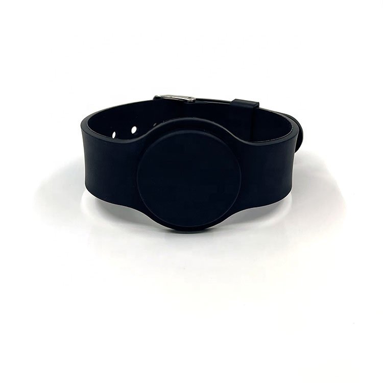Adjustable RFID NFC Silicone Wristbands For Door Access Control Social Media Sharing Business Card Payment Security System