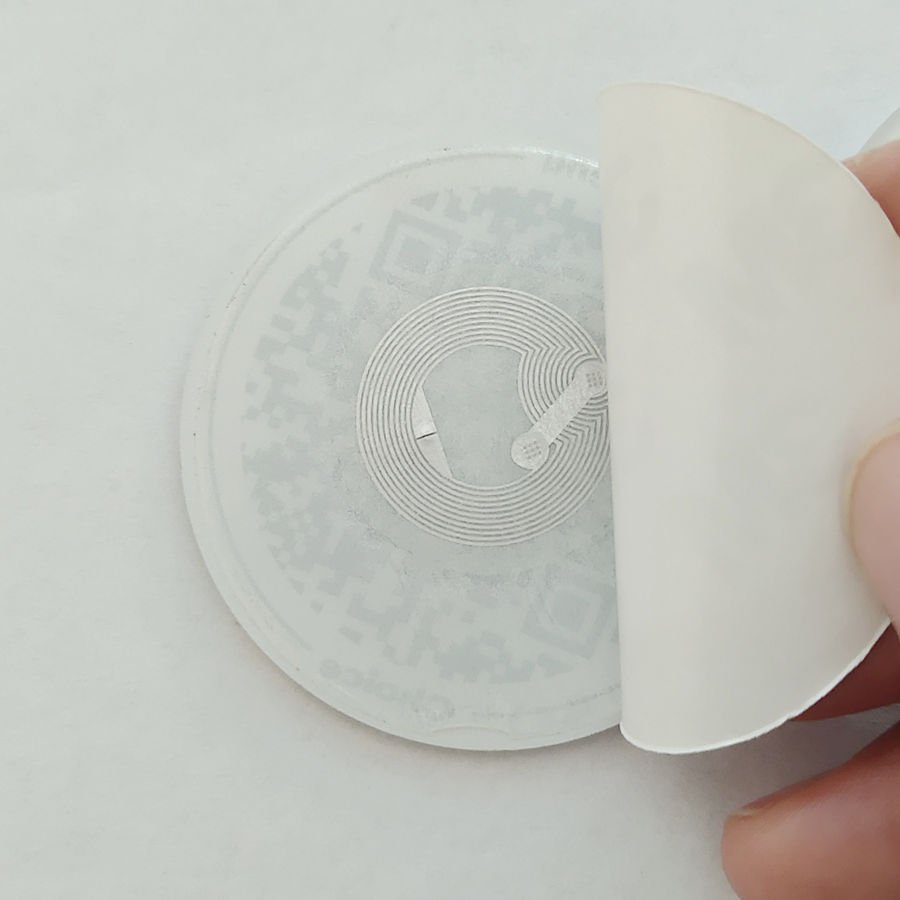 The best price RFID coin NFC tag plexiglass material Ntg213 with QR code NFC round adhesive sticker for restaurant