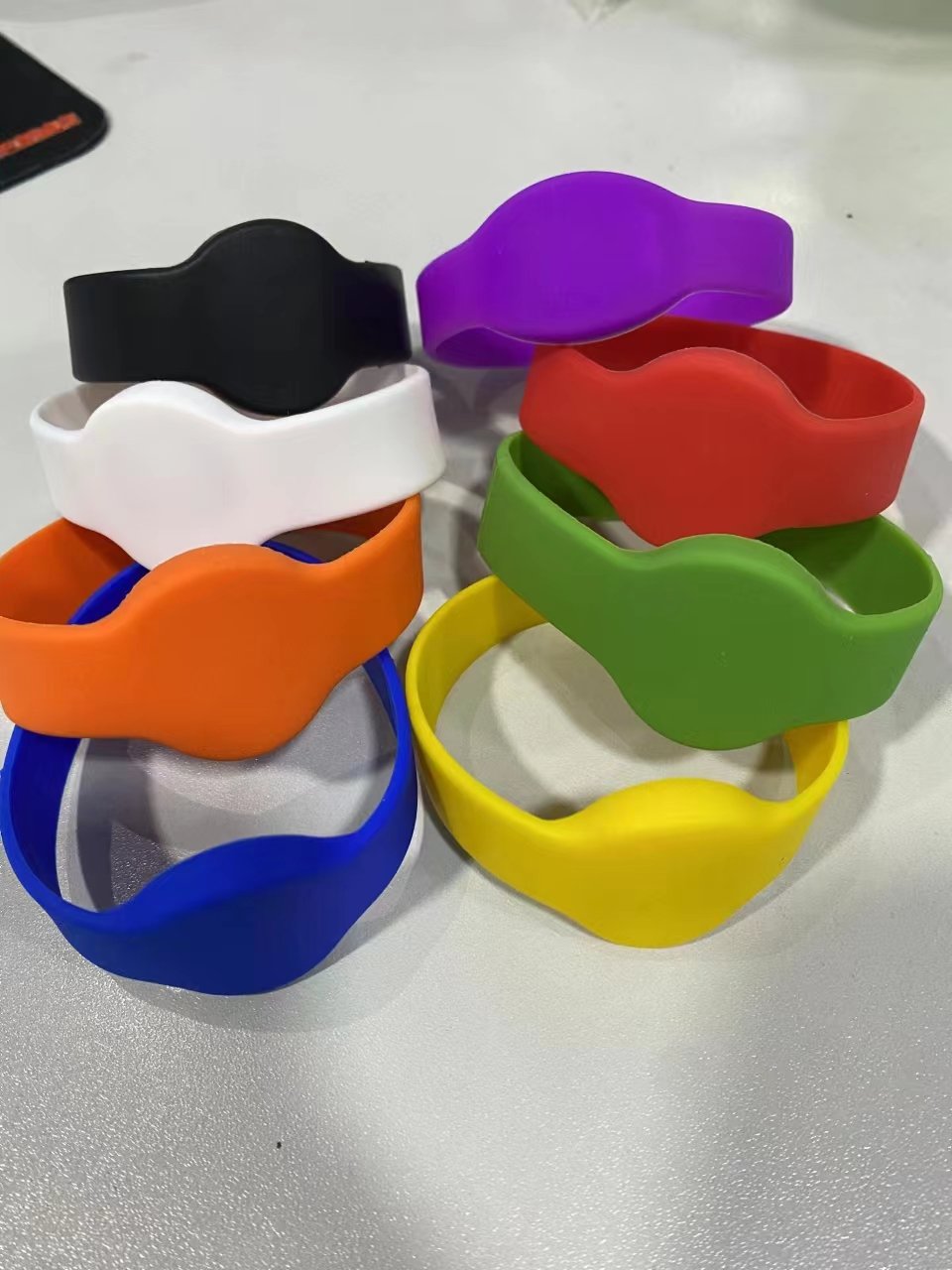 SUNLAN Adjustable Waterproof Silicone Wristband 13.56Mhz NFC RFID Bracelet Rewritable Key Access Control Cards 860-960mhz