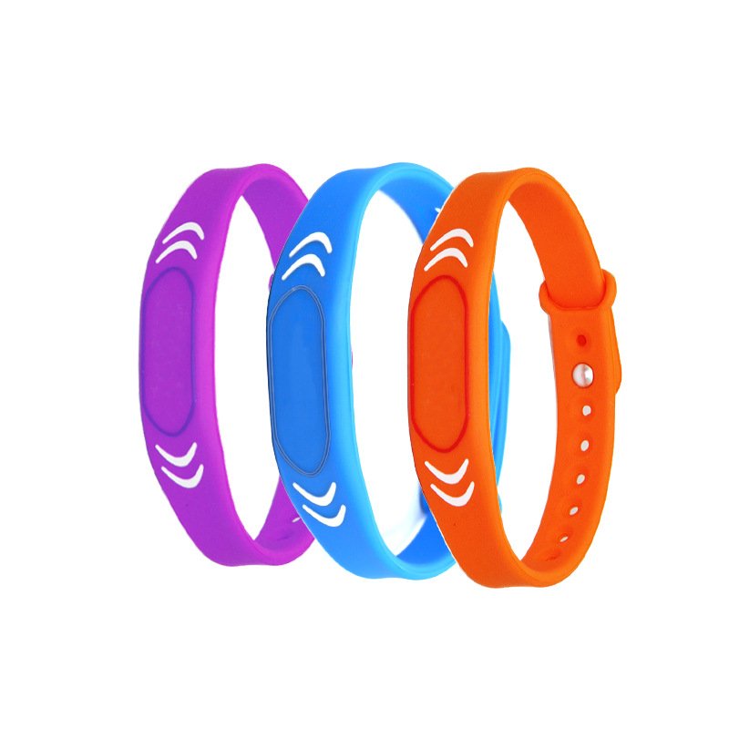 Adjustable NFC Smart PVC Wristband 13.56MHz QR 1K Chip RFID ISO Model Waterproof Silicone Mini Tag Cashless Payment Access