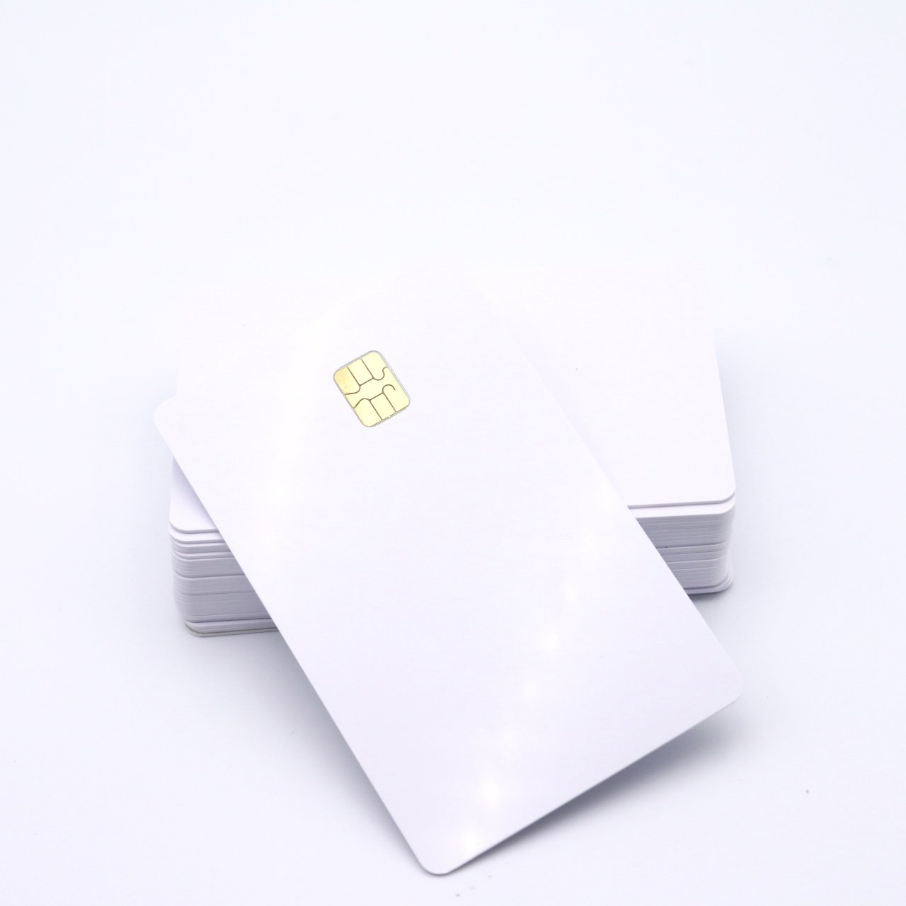 Customizable RFID Smart Card SLE4442 Chip 1K PET Waterproof 125KHz Frequency NFC Communication Cr80 Size Payment Applications