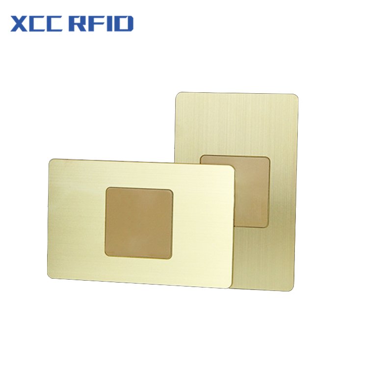 Customizable 4K Gold NFC Metal Business Card Waterproof 13.56MHz Frequency QR Code RFID Communication Interface CR80