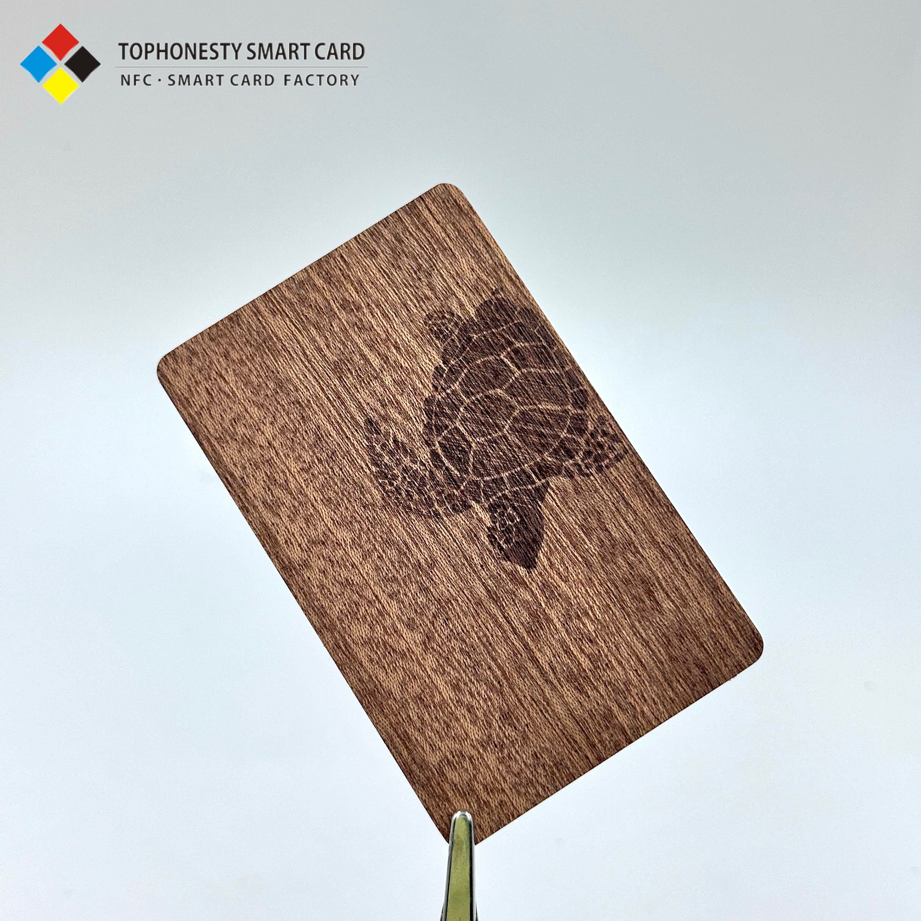 Professional Customized Luxury Wooden Gift Certificates Gold Present Cards Vouchers Coupon Cards for Spas Hair Salons