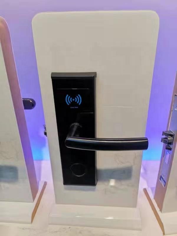 TUYA Smart Hotel Lock 13.56MHz MF Card Access door lock WiFi APP Remote Control Wood Tuya Hotel SaaS System