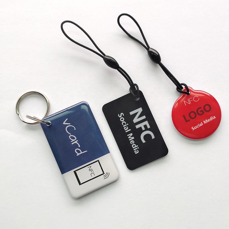 Free design NFC 13.56Mhz Google Review Keychain Tag Smart Epoxy RFID Tag For Social Media NFC Business Card For Marketing