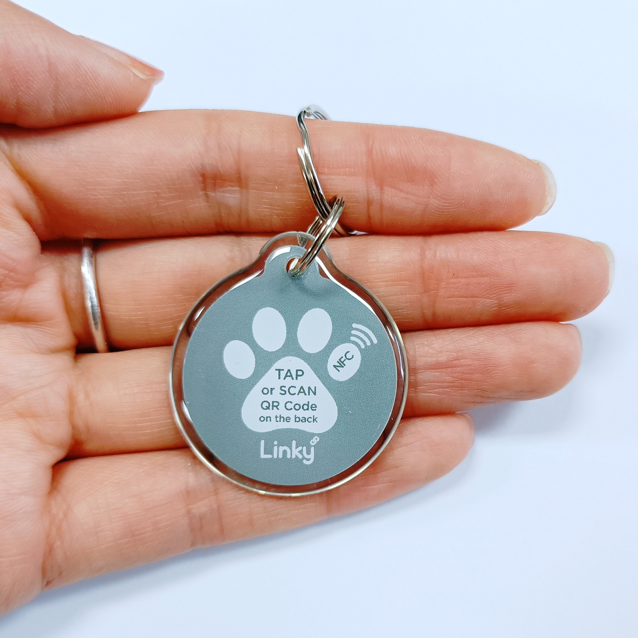Free design NFC 13.56Mhz Google Review Keychain Tag Smart Epoxy RFID Tag For Social Media NFC Business Card For Marketing