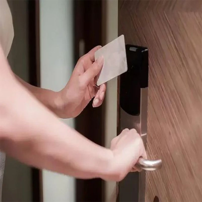 Plastic PVC contactless smart chip card access control NFCRF door can be opened with a customized ID IC card