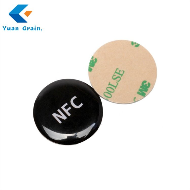 China Manufacture 13.56MHz UID Variable Token Label Durable NFC Keychain Epoxy Label NFC Keychain RFID Keychain Coin Label