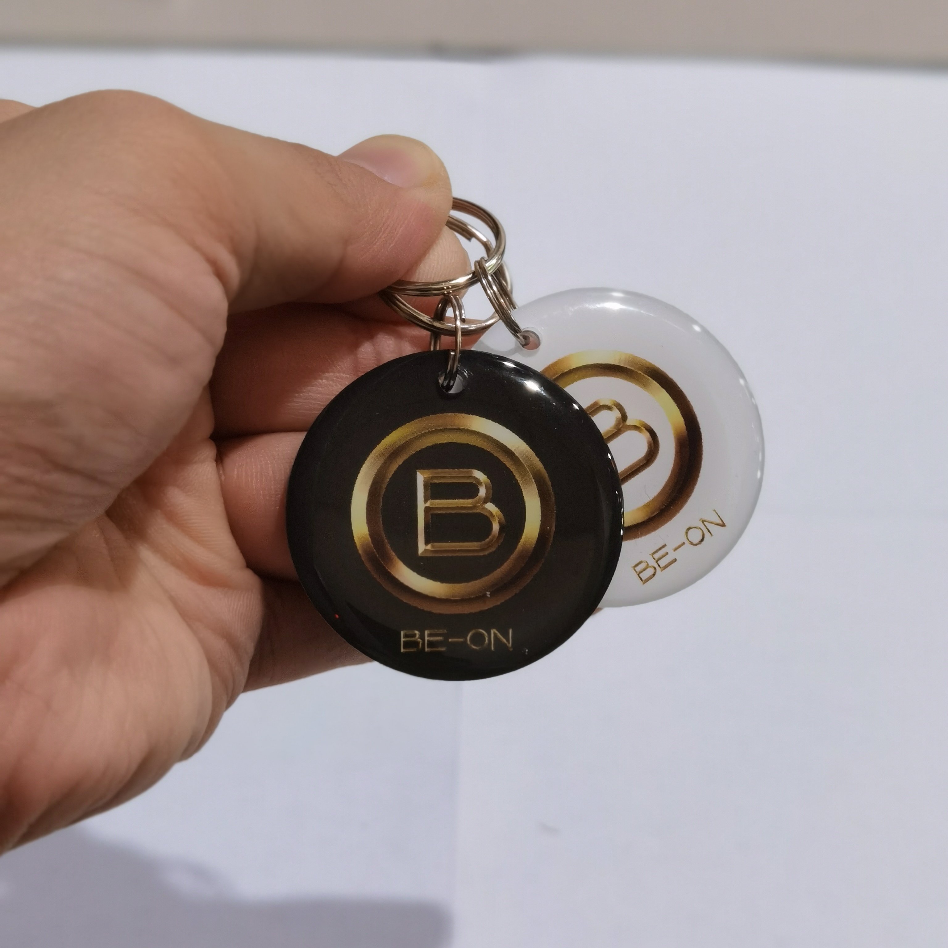Customizable 13.56MHz FM11RF08 RFID Keychain NFC Communication Mini Waterproof PVC Epoxy Tag Hotel Identification 1K Chip ISO