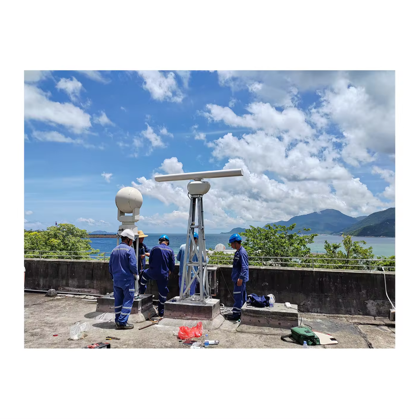 Long-range radar linkage surveillance camera for border defense area, intelligent identification tracking monitoring system