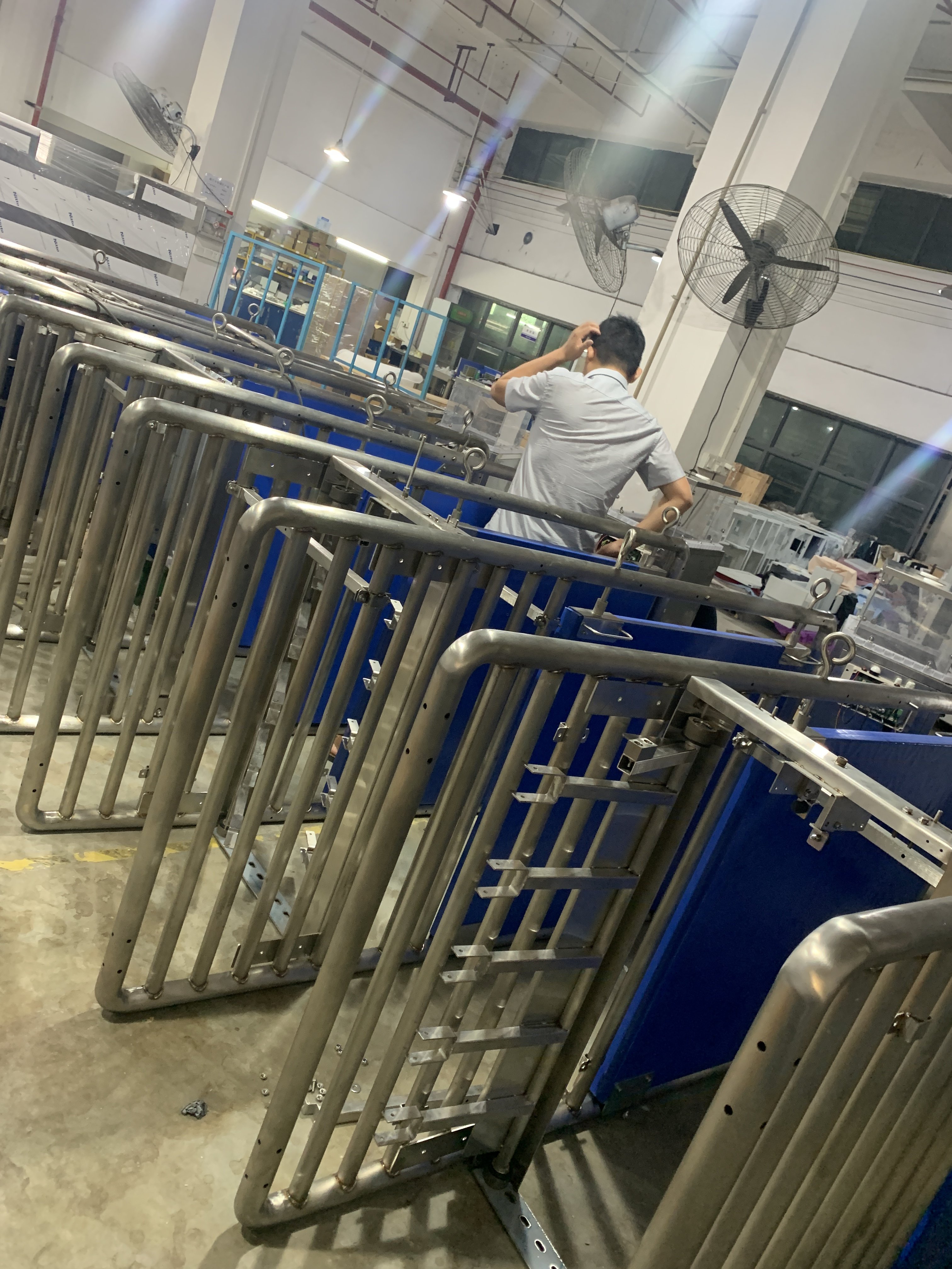 ODM IoT Smart Farming Equipment Livestock Monitoring Automated Feeding Systems