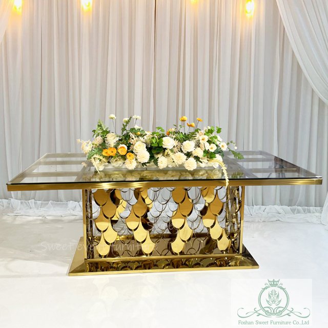 Romantic Wedding Furniture Golden Stainless Steel Base 8 Seater Hotel Table Tempered Glass Modern Wedding Tables And Chairs