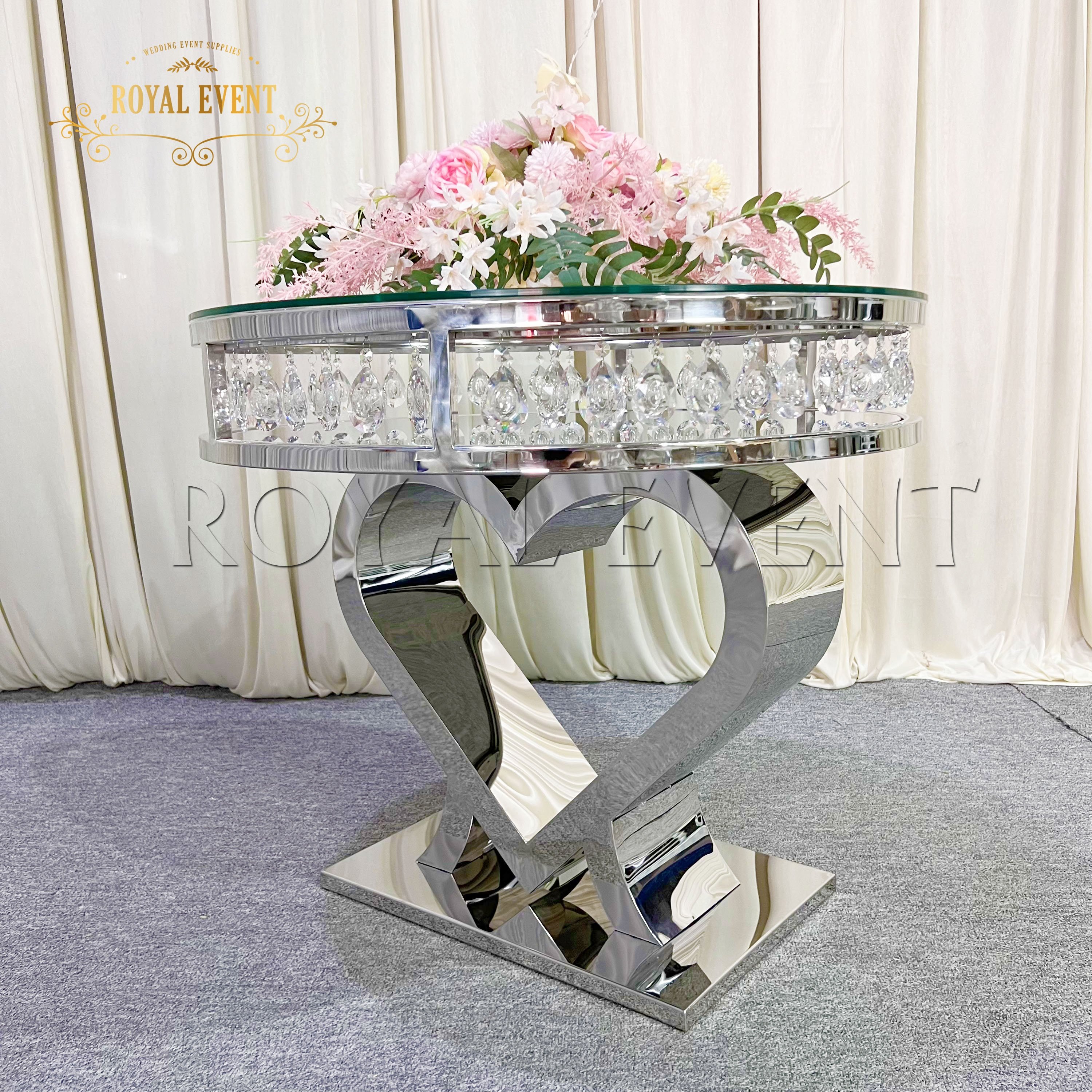 Latest Design Wedding Furniture Heart Shape Silver Stainless Steel Table Crystal Pendant Round Cake Table for Wedding Events