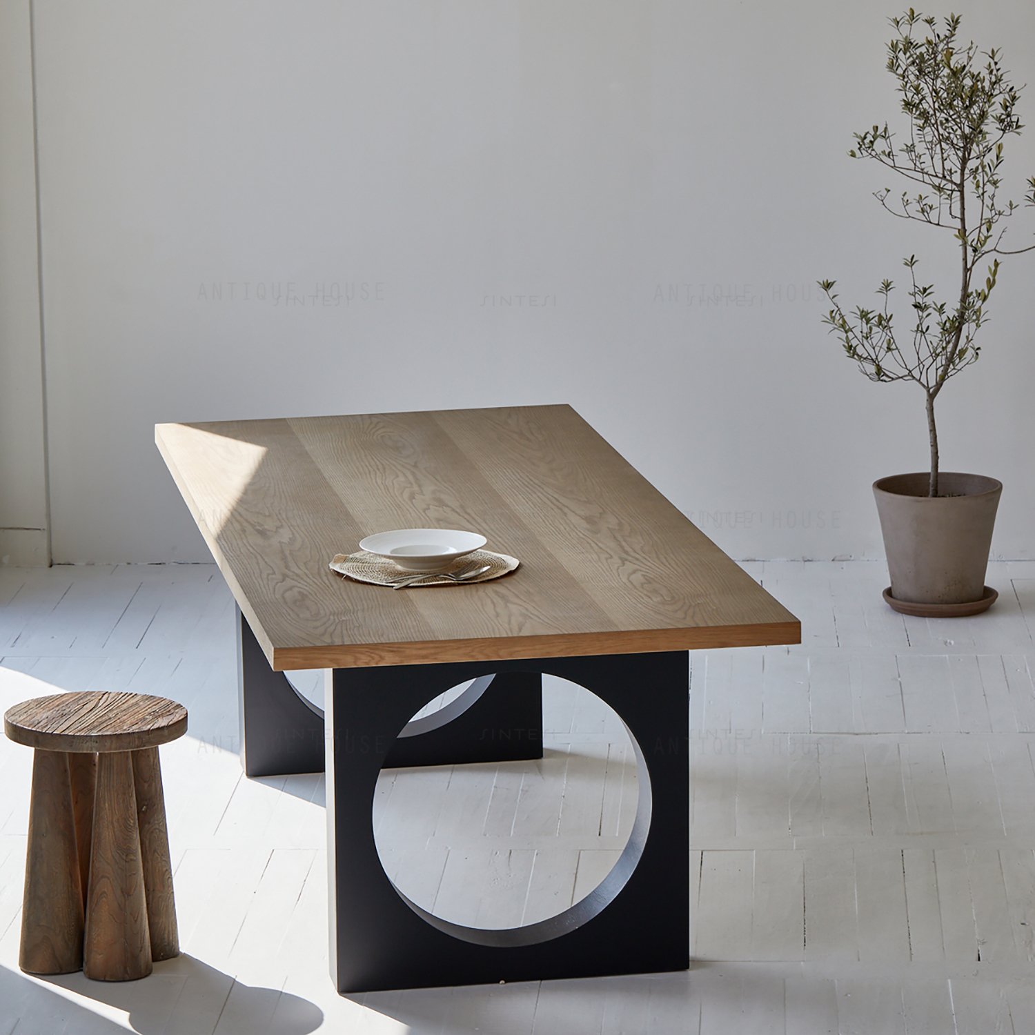 Modern Nordic Oak Plywood Solid Wood Dining Table Set Luxury Japanese Design for Hotel or Mall for Dining Room Furniture