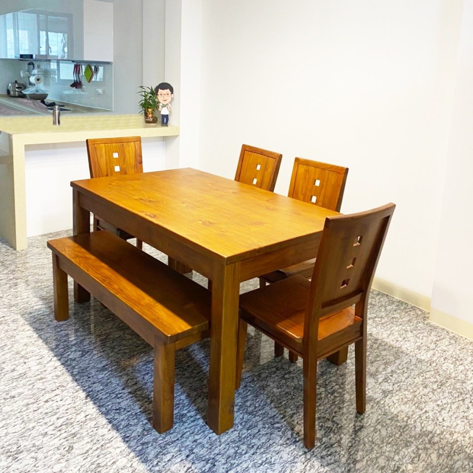 Nordic Cozy Teak Wood Dining Table with 147cm Length for Restaurant and Dining Room