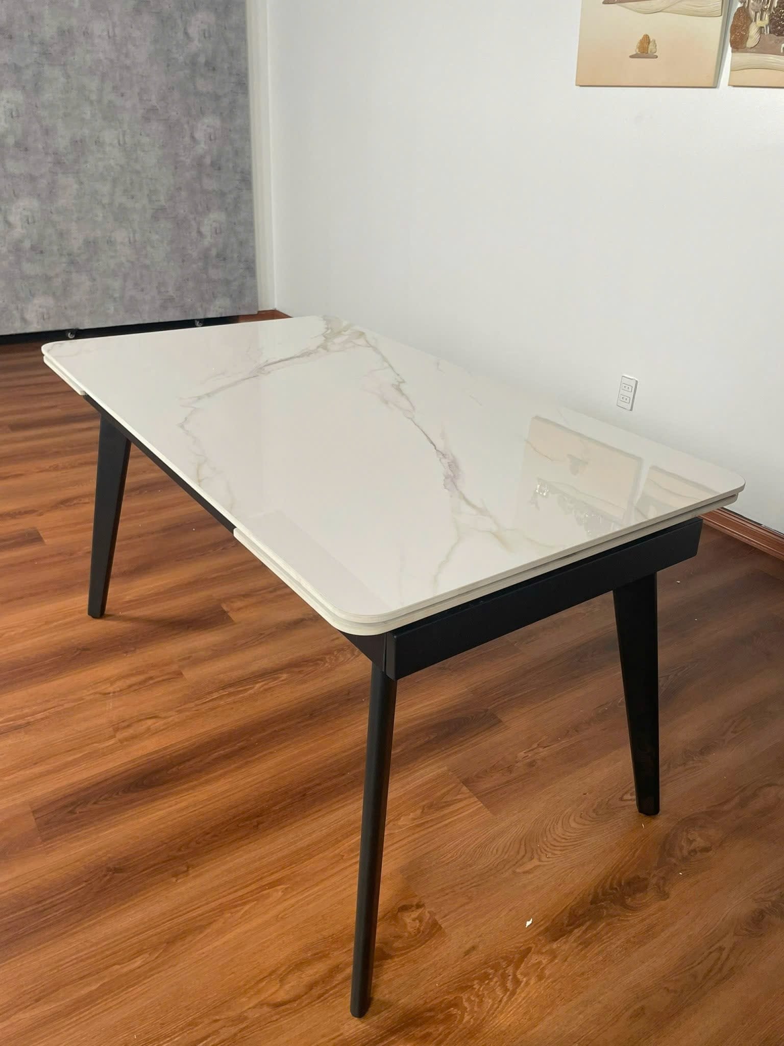 Luxurious modern dining table suitable for families, restaurants, hotels made in Vietnam