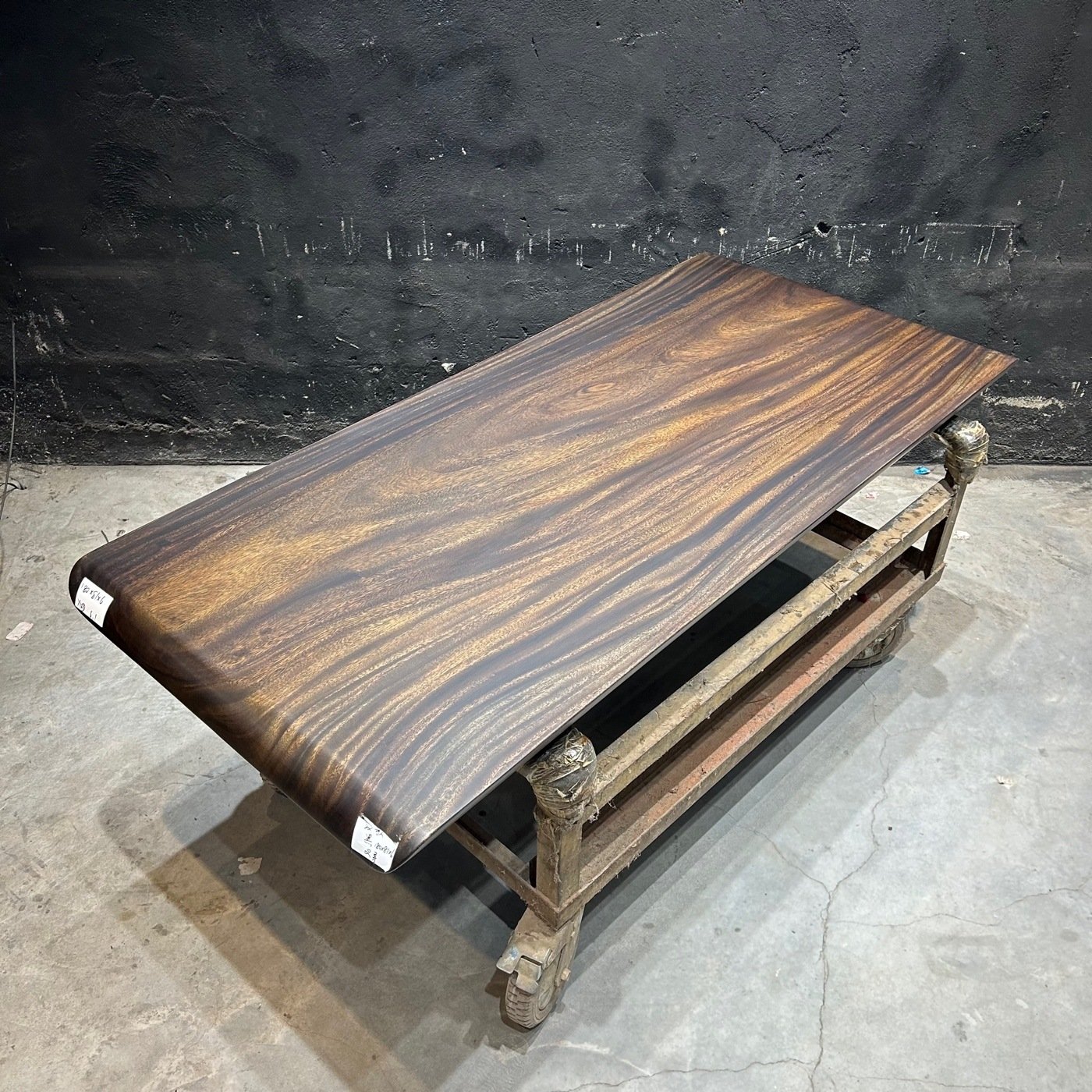 2024 Live edge Home Furniture Factory Direct Solid Walnut Wood Table