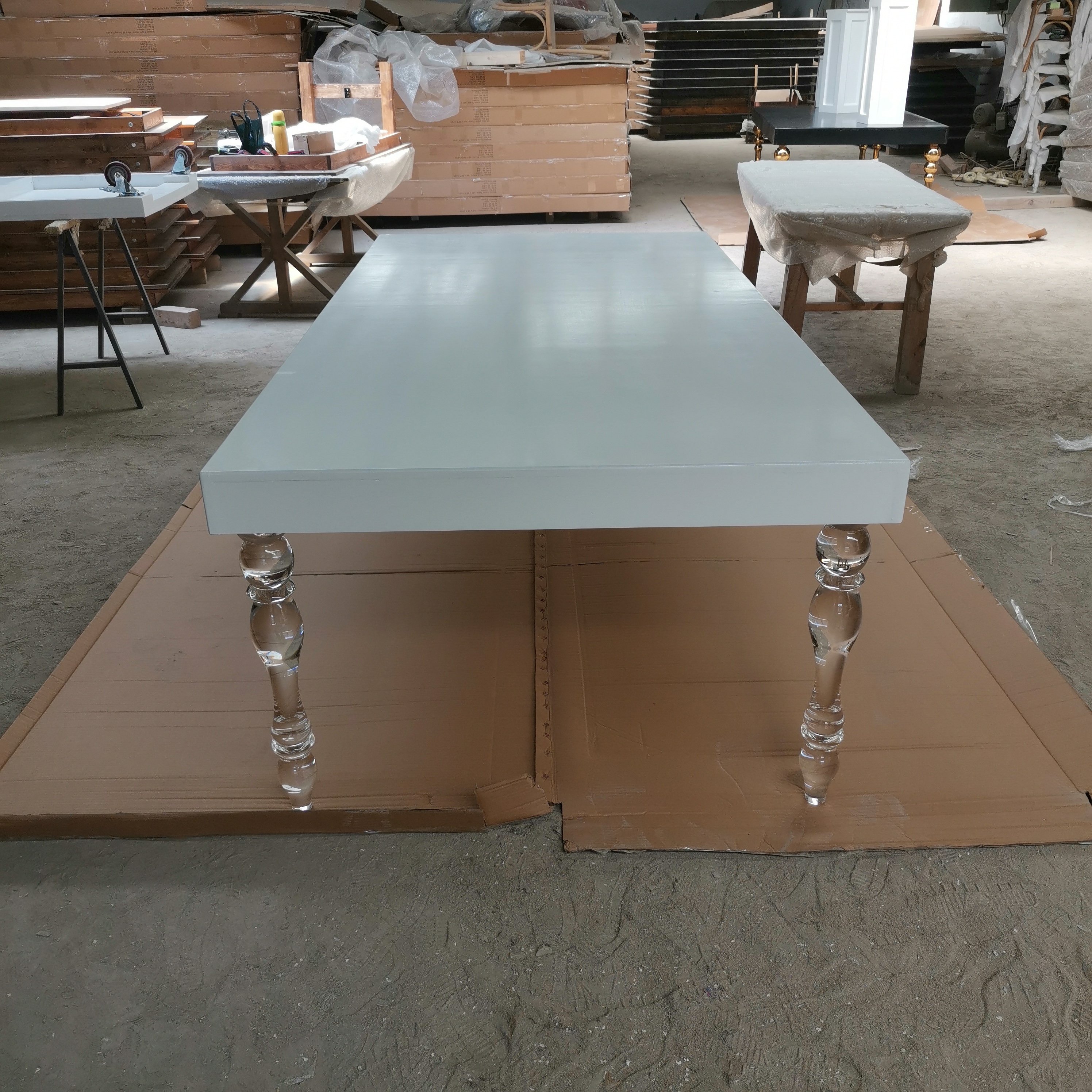 Hot Sale Outdoor Rectangle White Color Dinning Garden Farm Table With Clear Legs For Wedding Party